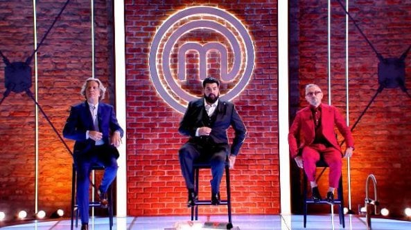 Masterchef 10, la prima puntata dell'era Covid, tra quiz di cultura, fornelli e tanta pasta