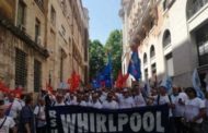 Whirlpool, ultimo stipendio e i sindacati giocano la carta del divieto di licenziamento