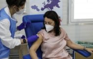 Quali rischi per il vaccino anti-Covid? Dalla gravidanza all’allergia, come essere sicuri