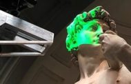 La storia in 3D di David e il suo doppio