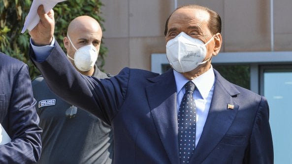 Mediaset-Vivendi: quando Silvio disse a Vincent “Scambiamo le azioni ma non oltre il 5%”
