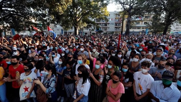 A Cuba va in scena la protesta degli artisti: “Dateci pane e libertà”