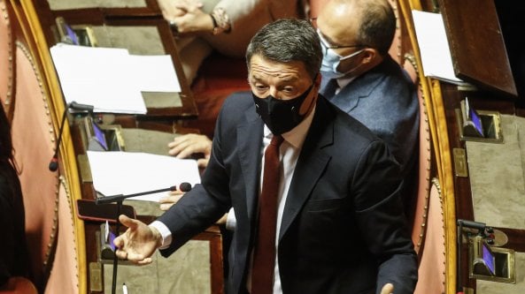 Verifica di governo, Renzi verso la crisi: “Senza di me non ce la fanno”. Il Pd avverte: “Rischio voto”