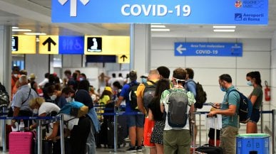 Variante inglese del Covid, Speranza ferma subito i voli ma il governo è preoccupato: “Rischiamo il collasso”