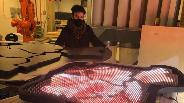 New York, un'installazione luminosa per mostrare gli effetti del Covid nella Grande Mela