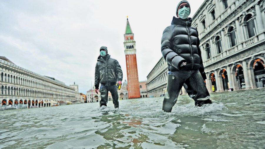 Venezia, oggi ancora maltempo: innalzate le paratoie del Mose