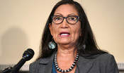 Biden sceglie Deb Haaland, prima nativa americana al governo