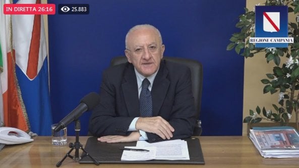 De Luca, dietrofront sugli autisti promossi. Sospende il decreto: effetto Corte dei conti