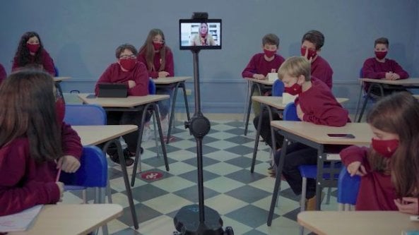 Un robot si aggira in aula: la didattica a distanza si fa con l'avatar