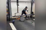 Il campione di hockey schiva qualsiasi cosa: l'allenamento ad alta velocità è ipnotico