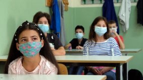 Scuola, è deciso: si torna tra i banchi solo al 50%. E il Viminale avverte: vietato fare di più