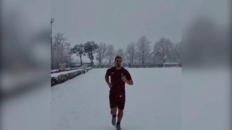 Zlatan Ibrahimovic si allena sotto la neve: 
