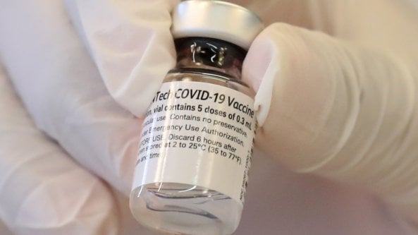 Coronavirus, domenica alle 8 il primo vaccino: finora mancano 20mila adesioni