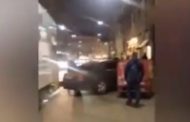 Una Rolls Royce blocca il tram in centro: l'automobile è di Flavio Briatore
