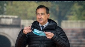 A Milano centro affollato nel primo giorno in zona gialla. Sala: 