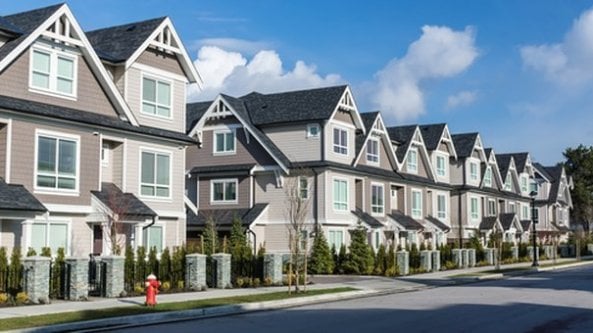 Irregolarità edilizia in condominio, possibile il Superbonus se non si opta per la cessione del credito?