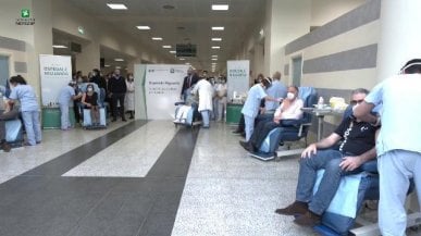 Il videoracconto attraverso le esperienze dei primi vaccinati. Gli operatori sanitari: 