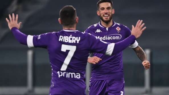 Fiorentina, dopo la vittoria con la Juve: la festa pazza nello spogliatoio con Ribery scatenato