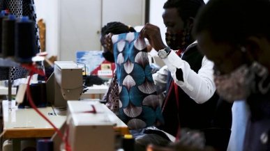 Storie di solidarietà durante il Covid: le mascherine della sartoria sociale Coloriage