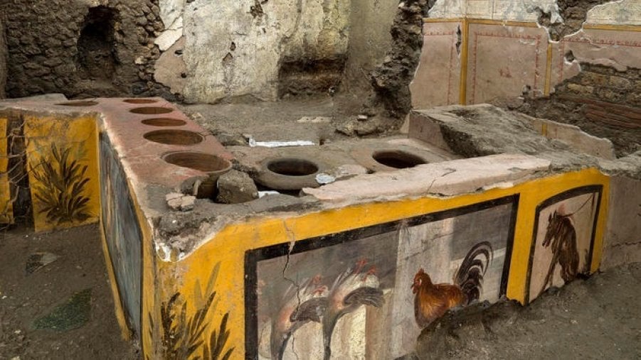 Straordinaria scoperta a Pompei, ritrovato un Termopolio intatto: 