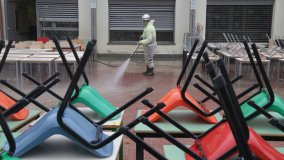 A rischio la riapertura della scuola il 7 gennaio, la protesta dei prof: 