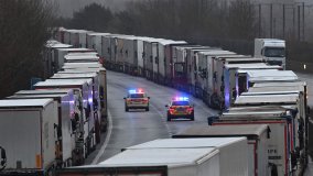 Regno Unito, negoziati tra Londra e Parigi per sbloccare i trasporti tra i due Paesi