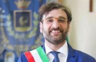 Aversa, il sindaco Golia si salva in extremis  con i voti di Zannini e M5S