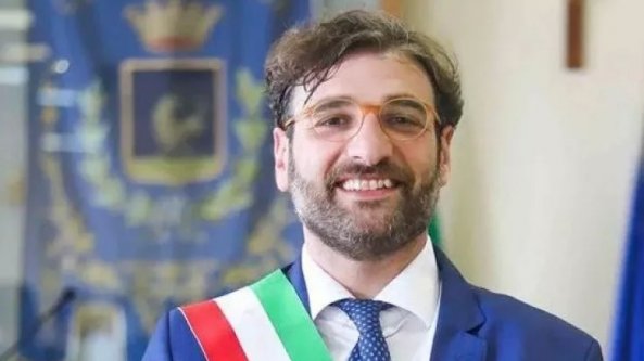 Aversa, il sindaco Golia si salva in extremis  con i voti di Zannini e M5S
