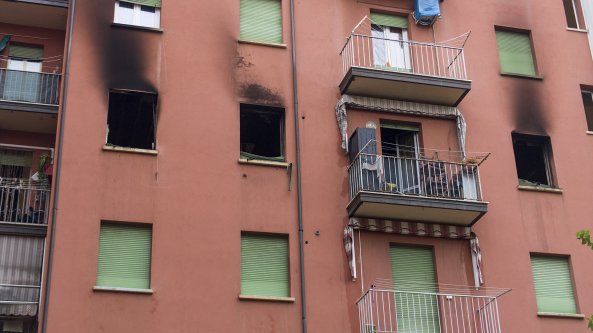 Bologna, incendio in via Fioravanti: un morto