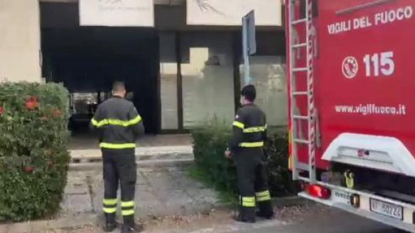 Incendio in un residence a Rimini, morta una donna