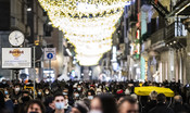 Le immagini del caos nelle vie dello shopping