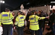 Gb, la polizia blocca i camionisti al porto di Dover: 