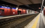 A piedi nella galleria, travolto da un treno regionale a Porta Susa