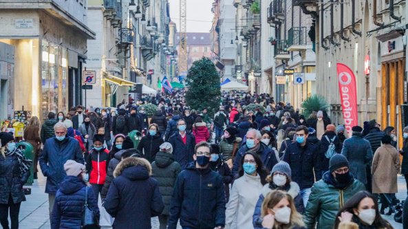 Coronavirus, Italia in giallo e arancione: appello al rigore. A Natale sì agli spostamenti, ma solo fra piccoli centri limitrofi