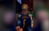 Gli regalano la maglia di Dzeko, lacrime di gioia del bambino
