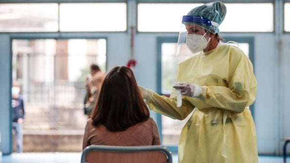 Piemonte, tamponi gratis per prof, studenti e bidelli per il ritorno a scuola il 7 gennaio