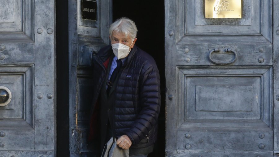 Legion d'Onore, Corrado Augias nell'ambasciata di Francia restituisce il riconoscimento