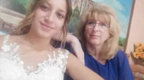 Pubblica gli ultimi sms di sua madre morta di Covid a 55 anni: 