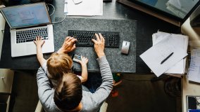 Il lavoro stabile torna in cima alle priorità dopo la pandemia. Ma l'equilibrio con la vita privata resta precario