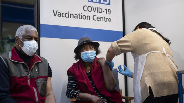 Coronavirus, due reazioni allergiche tra i primi vaccinati in Gran Bretagna