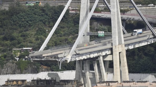 Ponte Morandi, la Procura ipotizza anche il reato di crollo doloso