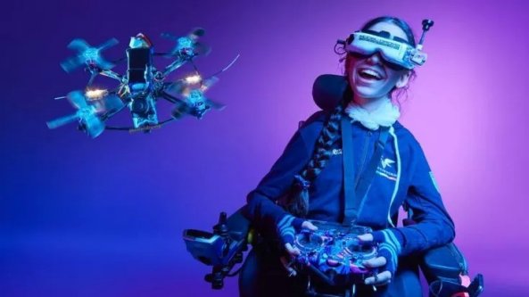 Luisa ha la sma e a 18 anni è campionessa italiana di drone racing: anche grazie a un farmaco rivoluzionario vola più veloce di tutti