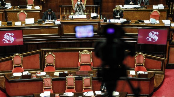Dl ristori, sostegni economici per 19 miliardi. Manovra, accordo su aiuti al settore auto