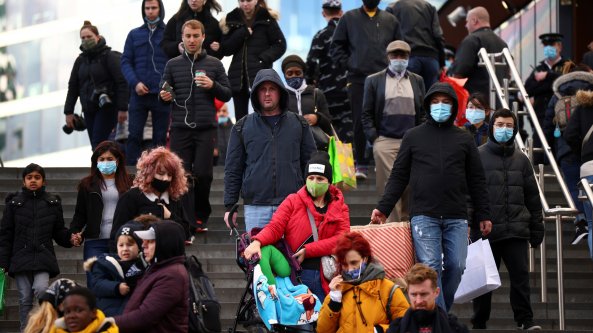 Covid e shopping di Natale, cosa rischiamo se non rispettiamo le distanze