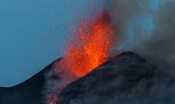 Nuova fase esplosiva sull'Etna, lava e cenere dal cratere di Sud-Est