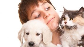 Cani e gatti domestici non trasmettono il Coronavirus  ma possono essere contagiati dai padroni