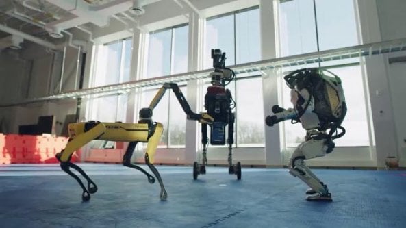 I robot si scatenano: saltano e ballano con grande agilità