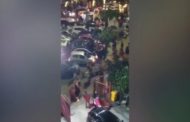 Maxi rissa di Natale, folla e botte in strada nonostante il lockdown    