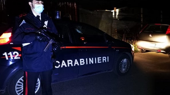 Taranto, 39enne ucciso a colpi di pistola in un seminterrato: due sospettati