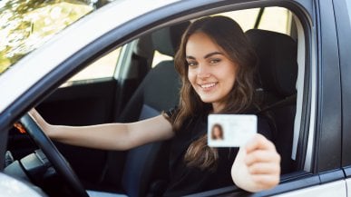 Prendere la patente? In Italia è facilissimo: passano l'esame l'85%